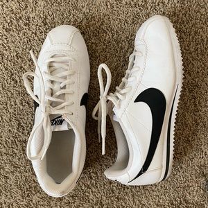 Nike women’s sneakers